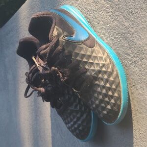 Nike tiempo indoor soccer shoes